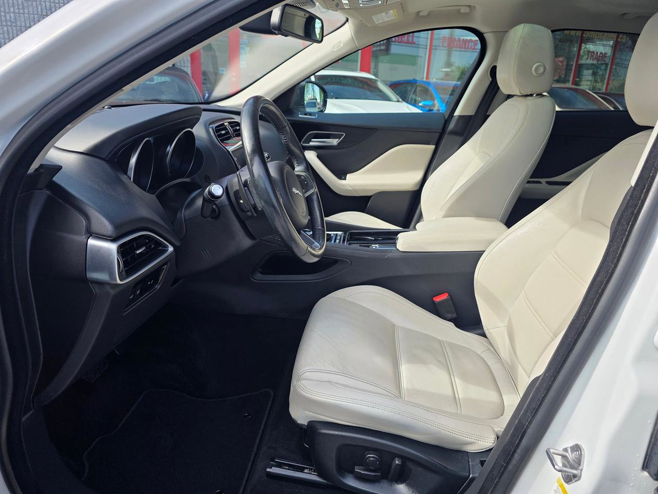 2018 Jaguar F-PACE 25t AWD Prestige Photo