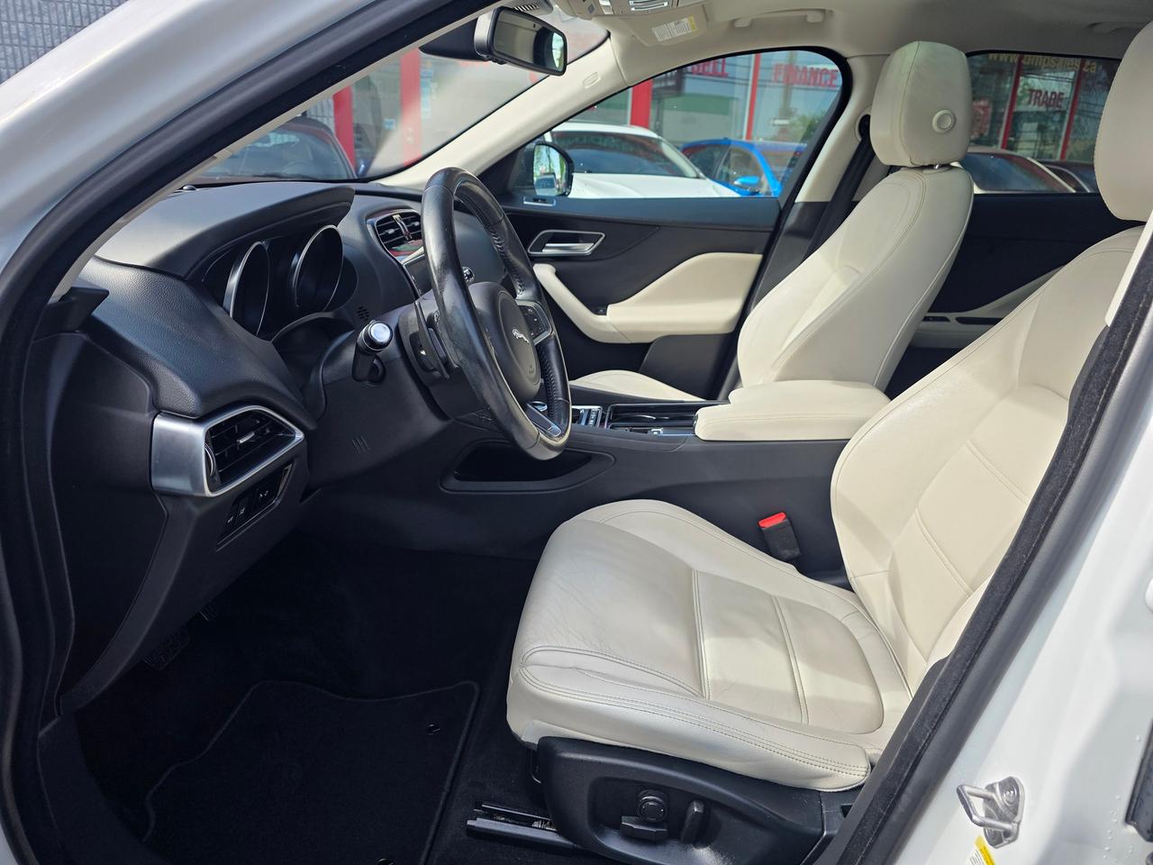 2018 Jaguar F-PACE 25t AWD Prestige Photo