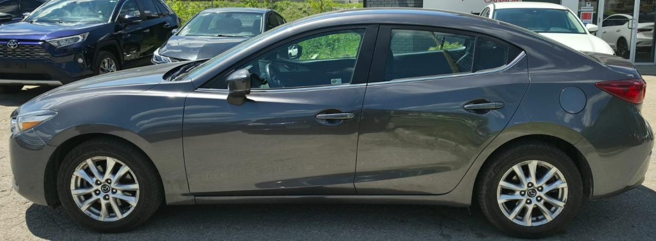 2018 Mazda MAZDA3 GS / ONE OWNER / HTD SEATS / BLUETOOTH / CRUISE Photo2