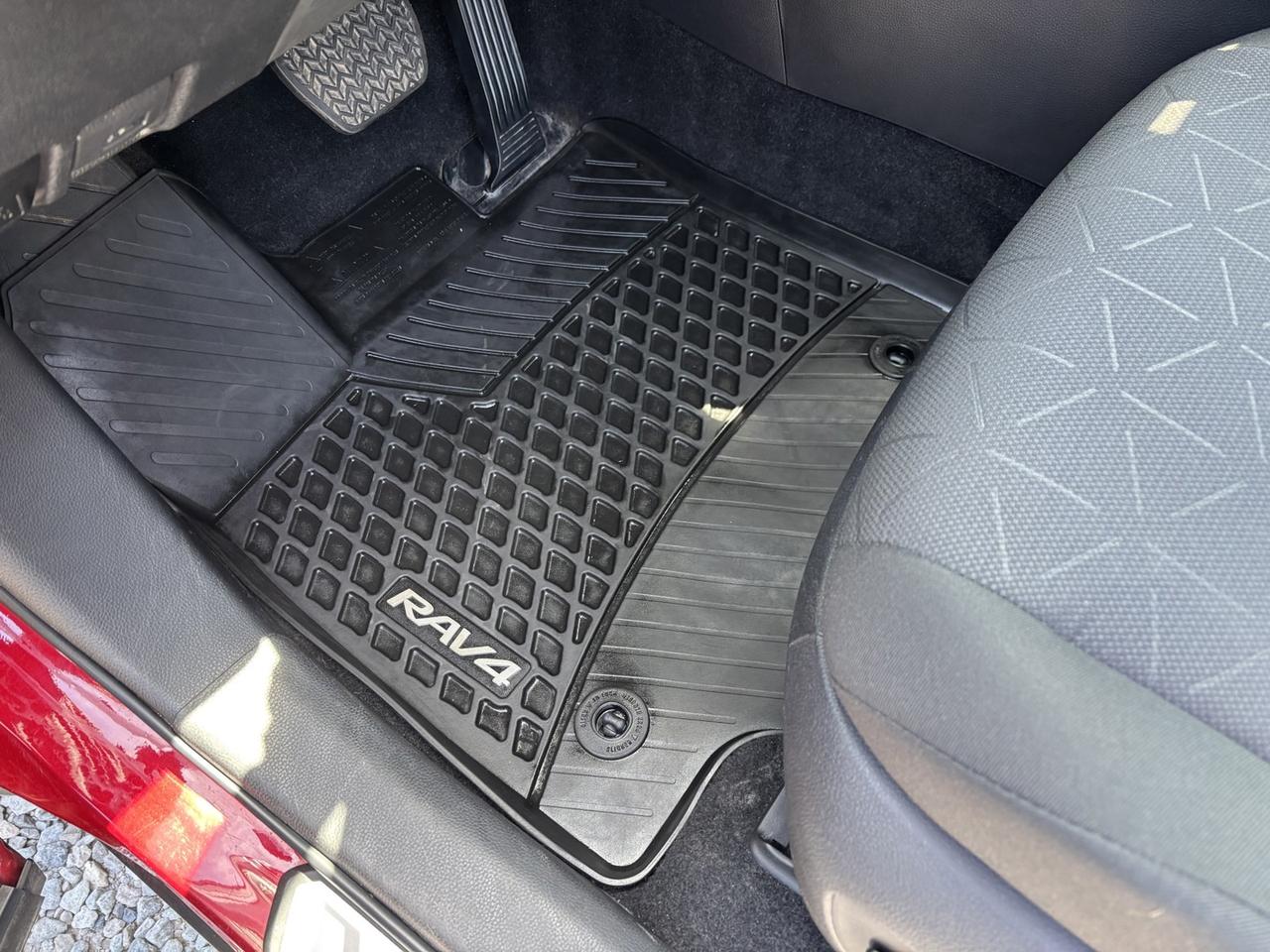 2023 Toyota RAV4 XLE Photo