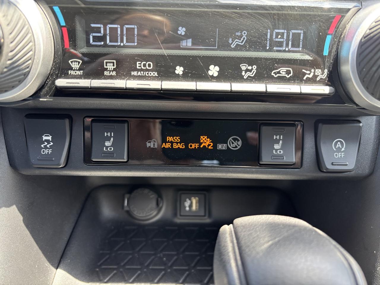 2023 Toyota RAV4 XLE Photo