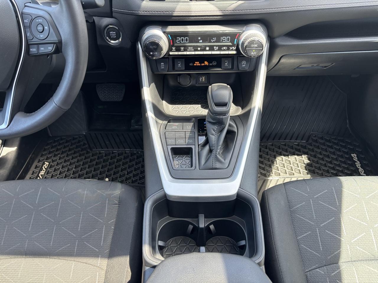 2023 Toyota RAV4 XLE Photo