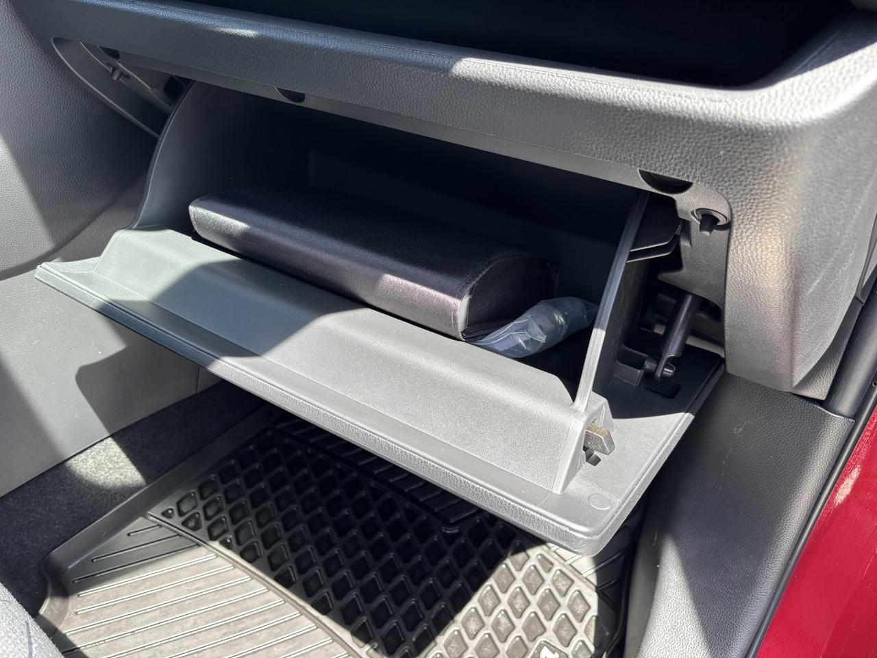 2023 Toyota RAV4 XLE Photo