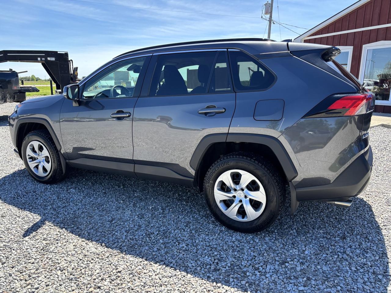 2020 Toyota RAV4 LE Photo2