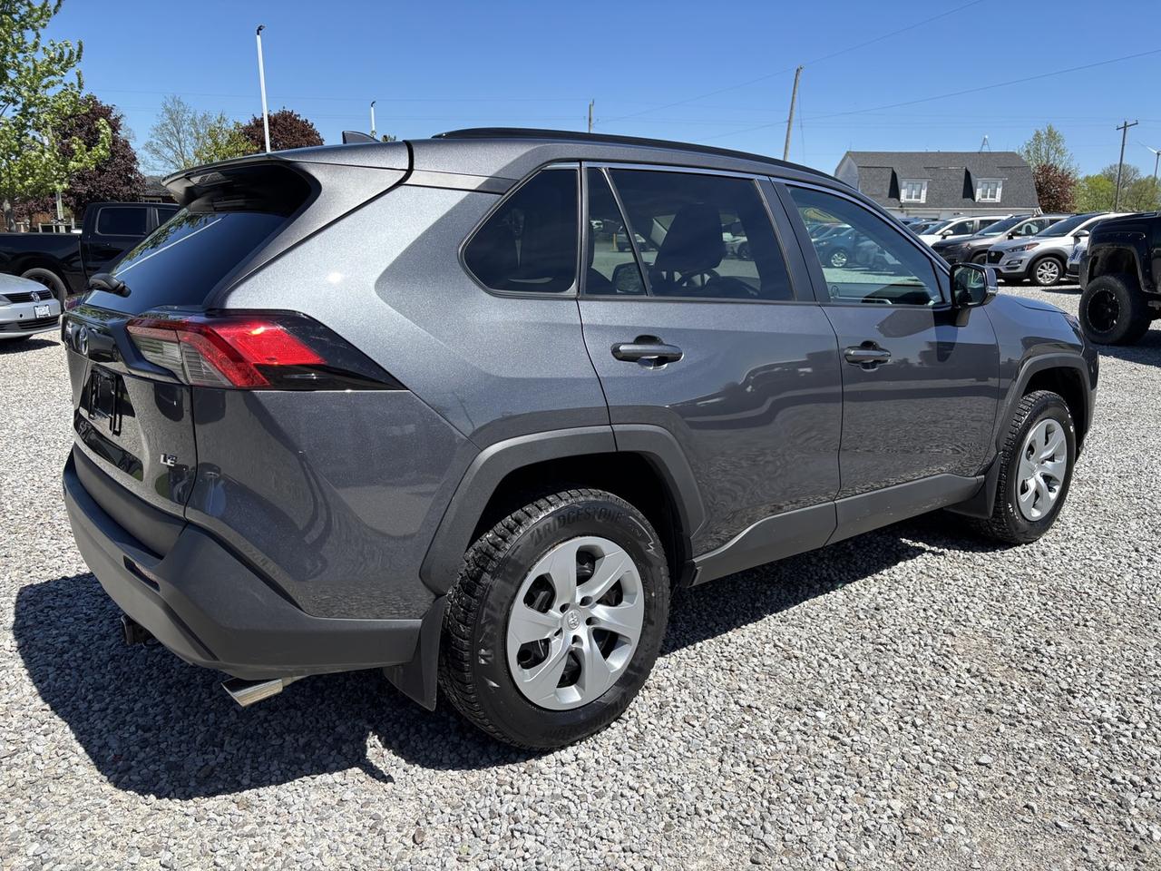2020 Toyota RAV4 LE Photo4