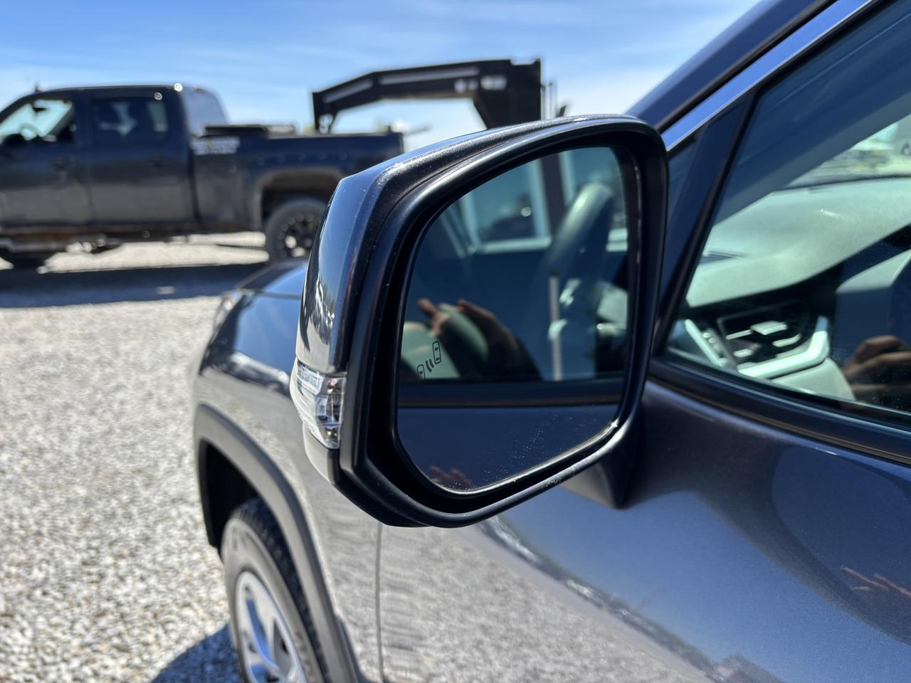 2020 Toyota RAV4 LE Photo