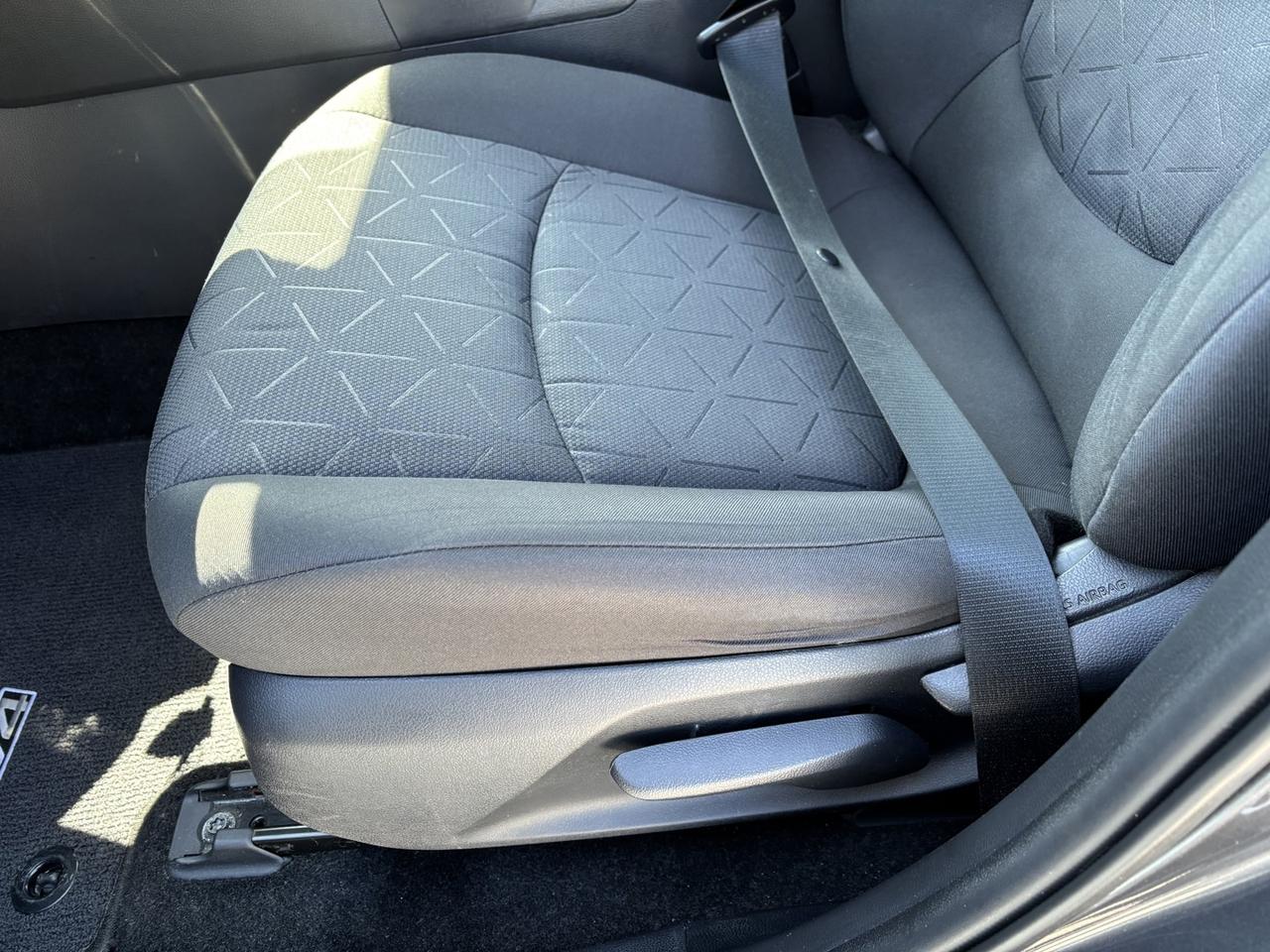 2020 Toyota RAV4 LE Photo
