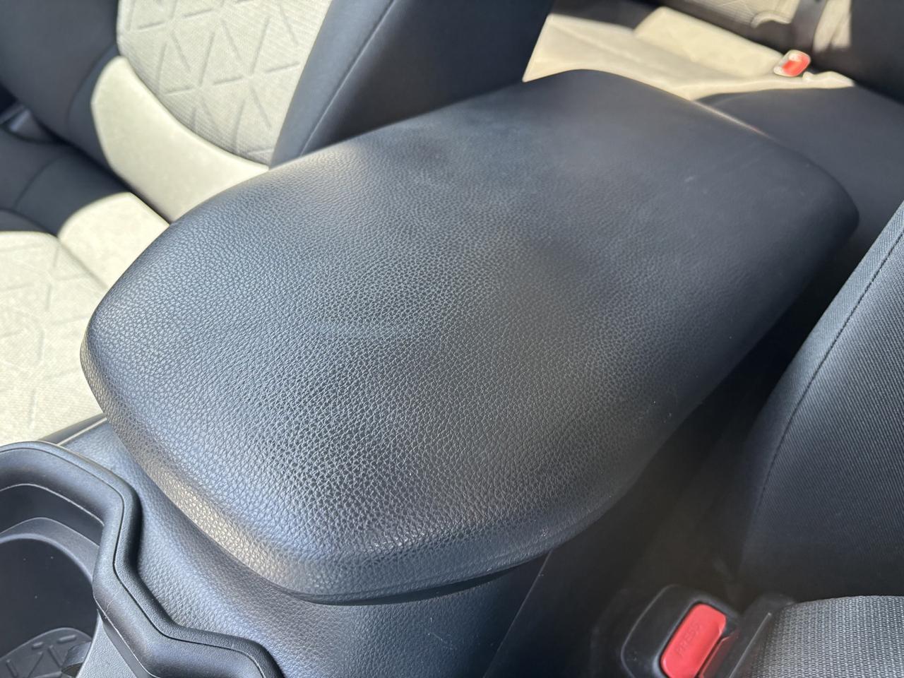 2020 Toyota RAV4 LE Photo