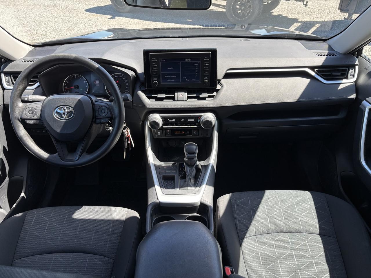 2020 Toyota RAV4 LE Photo