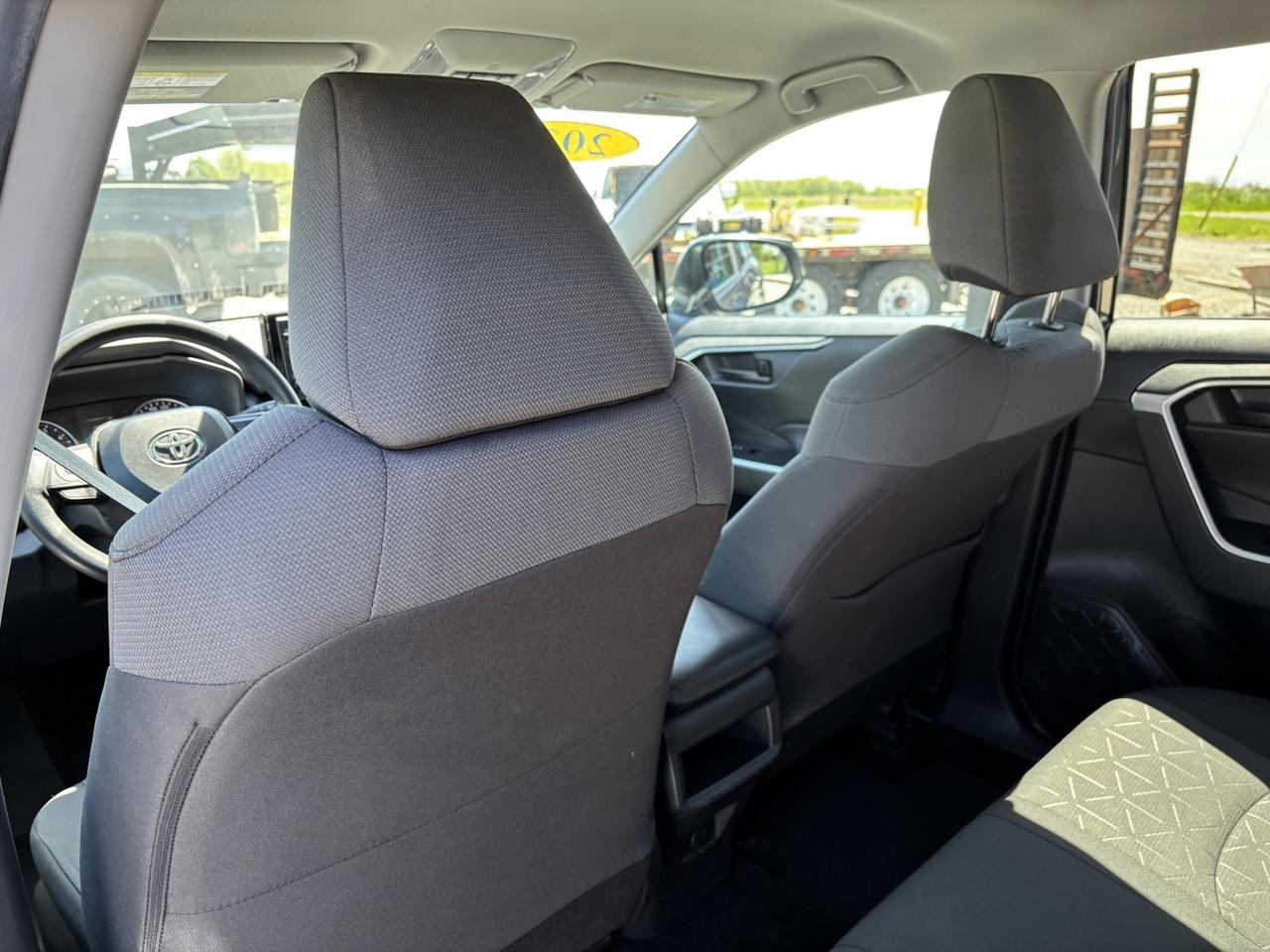 2020 Toyota RAV4 LE Photo