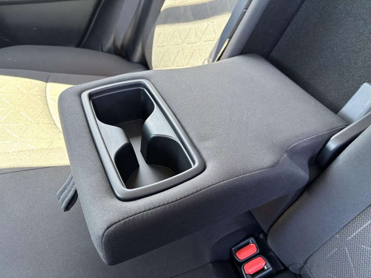 2020 Toyota RAV4 LE Photo