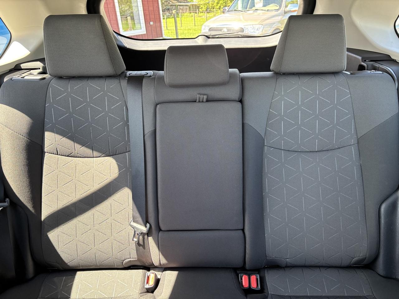 2020 Toyota RAV4 LE Photo