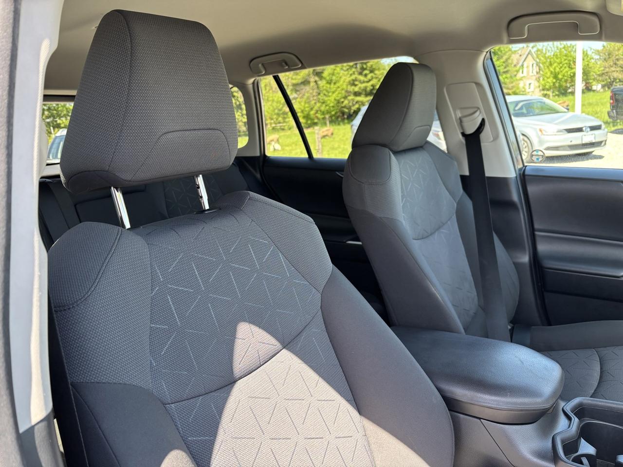 2020 Toyota RAV4 LE Photo