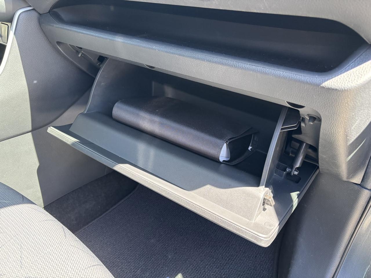 2020 Toyota RAV4 LE Photo