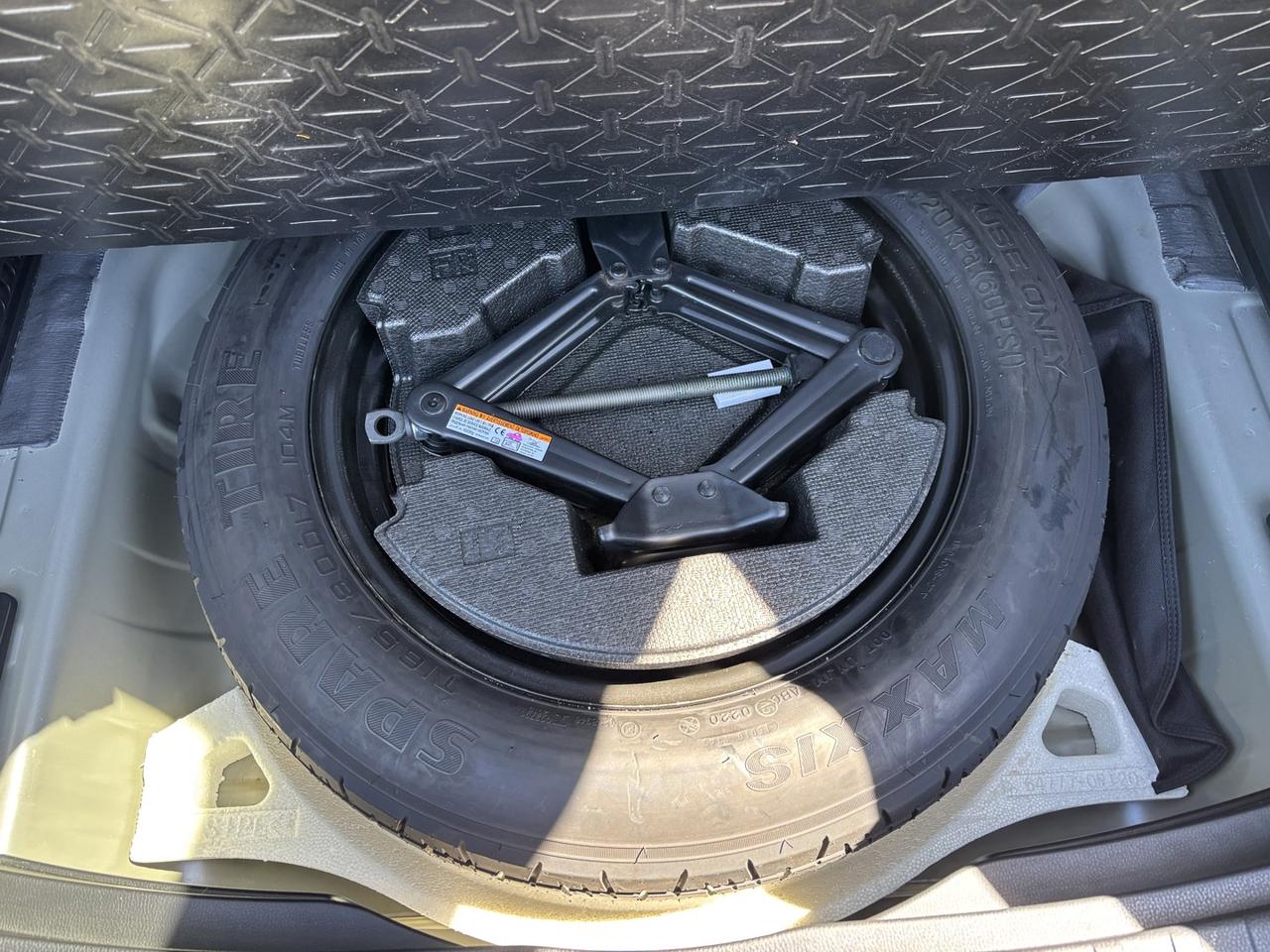 2020 Toyota RAV4 LE Photo