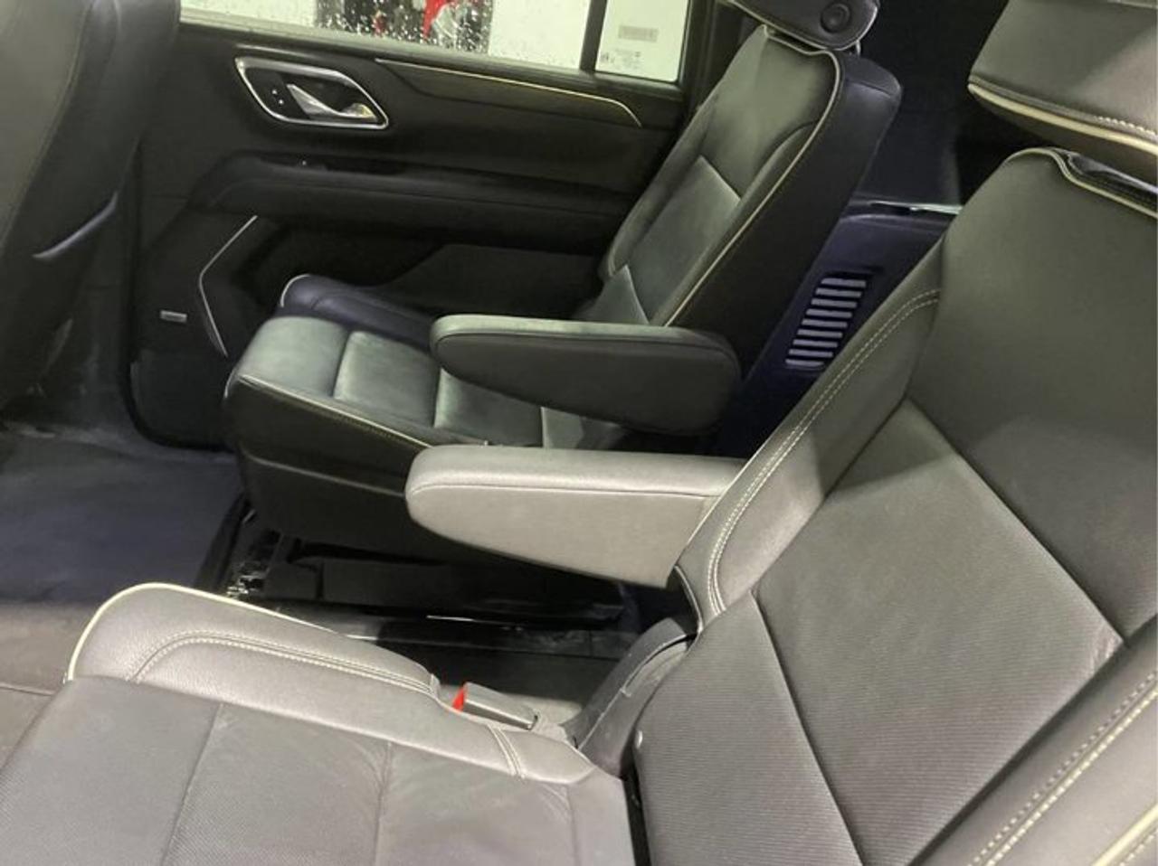 2024 GMC Yukon XL SLT 4WD | Luxury Pkg | Leather | Sunroof | 360 Camera | Adaptive Cruise | Heated Wheel | and More ! Photo