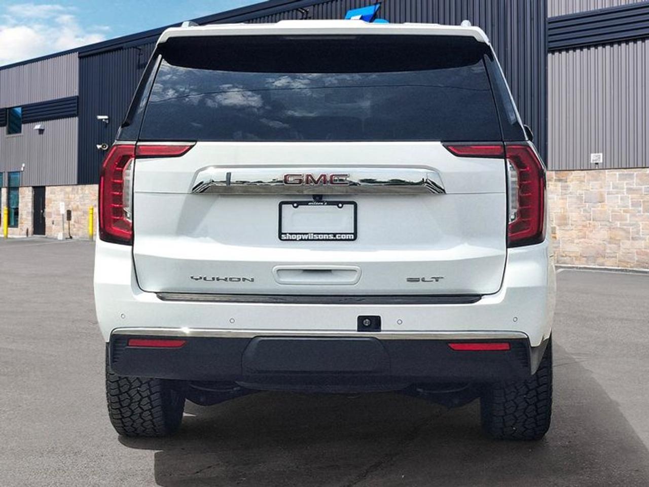 2024 GMC Yukon XL SLT 4WD | Luxury Pkg | Leather | Sunroof | 360 Camera | Adaptive Cruise | Heated Wheel | and More ! Photo3