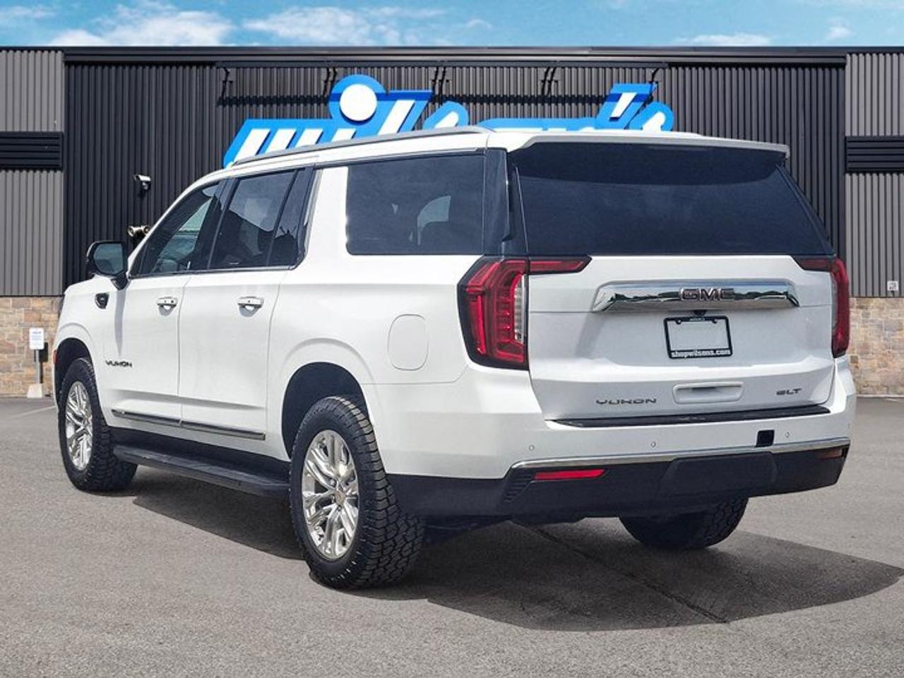 2024 GMC Yukon XL SLT 4WD | Luxury Pkg | Leather | Sunroof | 360 Camera | Adaptive Cruise | Heated Wheel | and More ! Photo