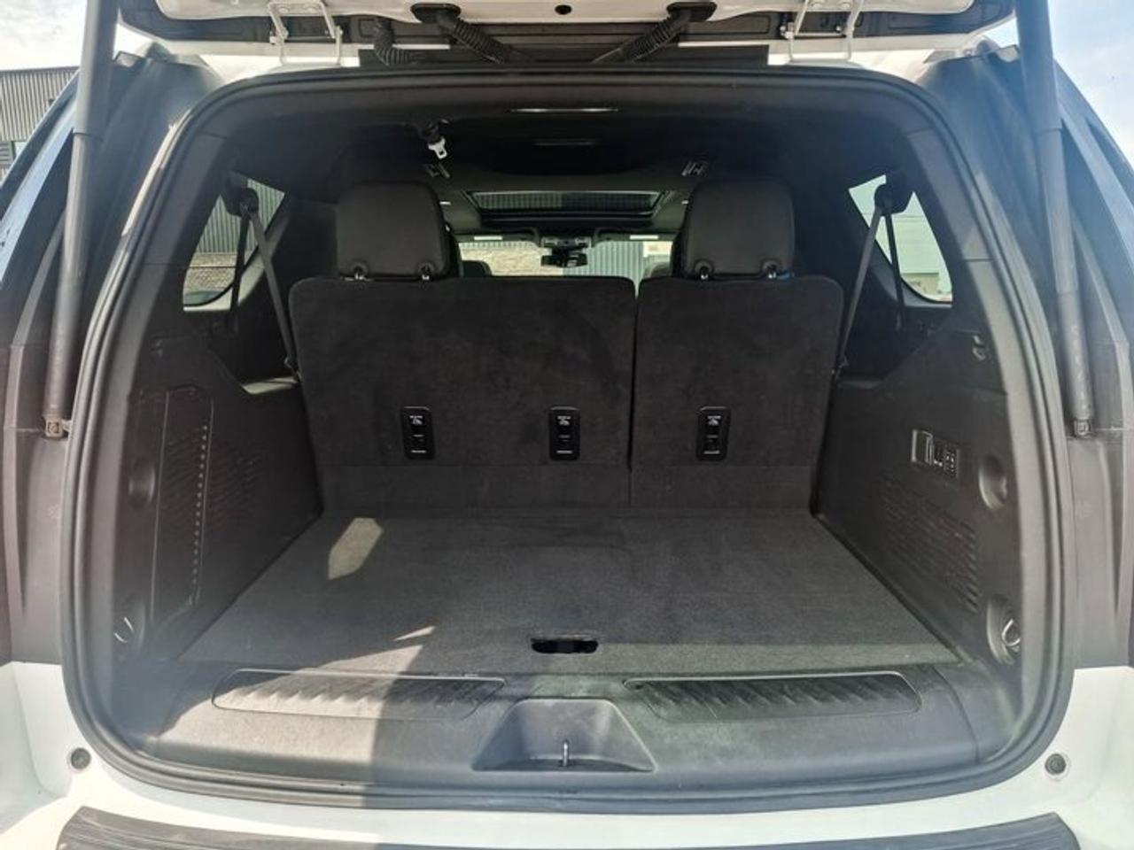 2024 GMC Yukon XL SLT 4WD | Luxury Pkg | Leather | Sunroof | 360 Camera | Adaptive Cruise | Heated Wheel | and More ! Photo