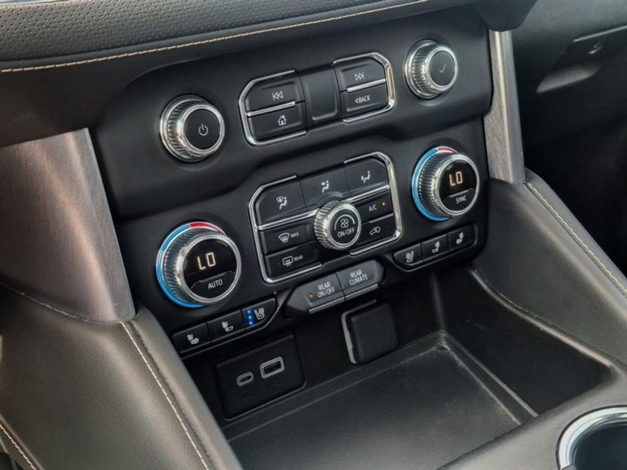 2024 GMC Yukon XL SLT 4WD | Luxury Pkg | Leather | Sunroof | 360 Camera | Adaptive Cruise | Heated Wheel | and More ! Photo
