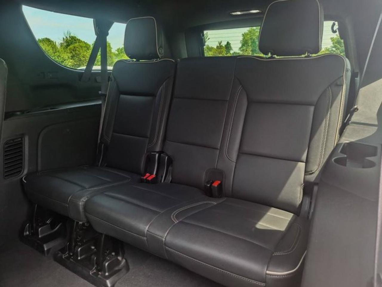 2024 GMC Yukon XL SLT 4WD | Luxury Pkg | Leather | Sunroof | 360 Camera | Adaptive Cruise | Heated Wheel | and More ! Photo
