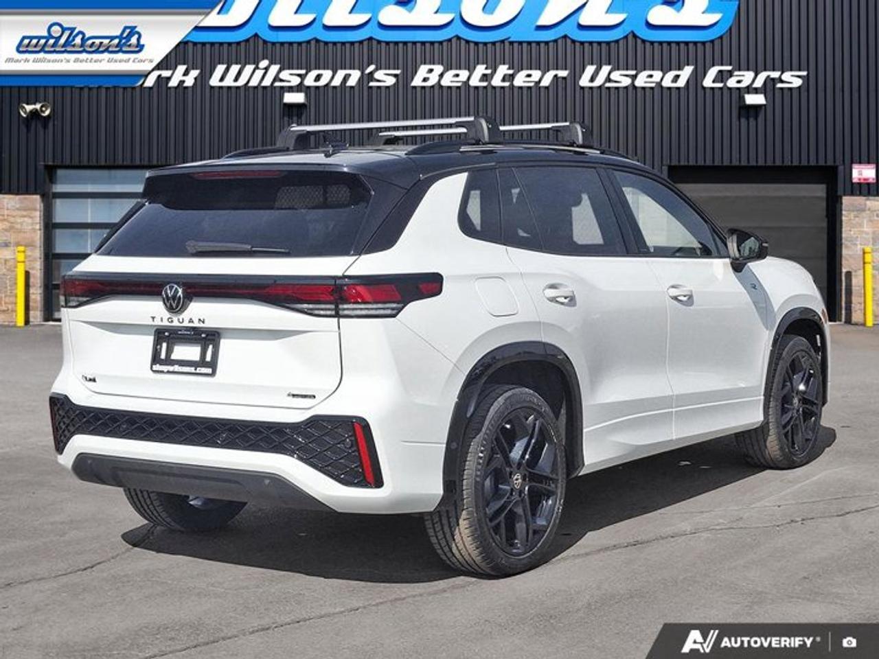 2026 Volkswagen Tiguan Comfortline R-Line Black Edition AWD | Leather | Sunroof | Heated Wheel + Seats | and More ! Photo4