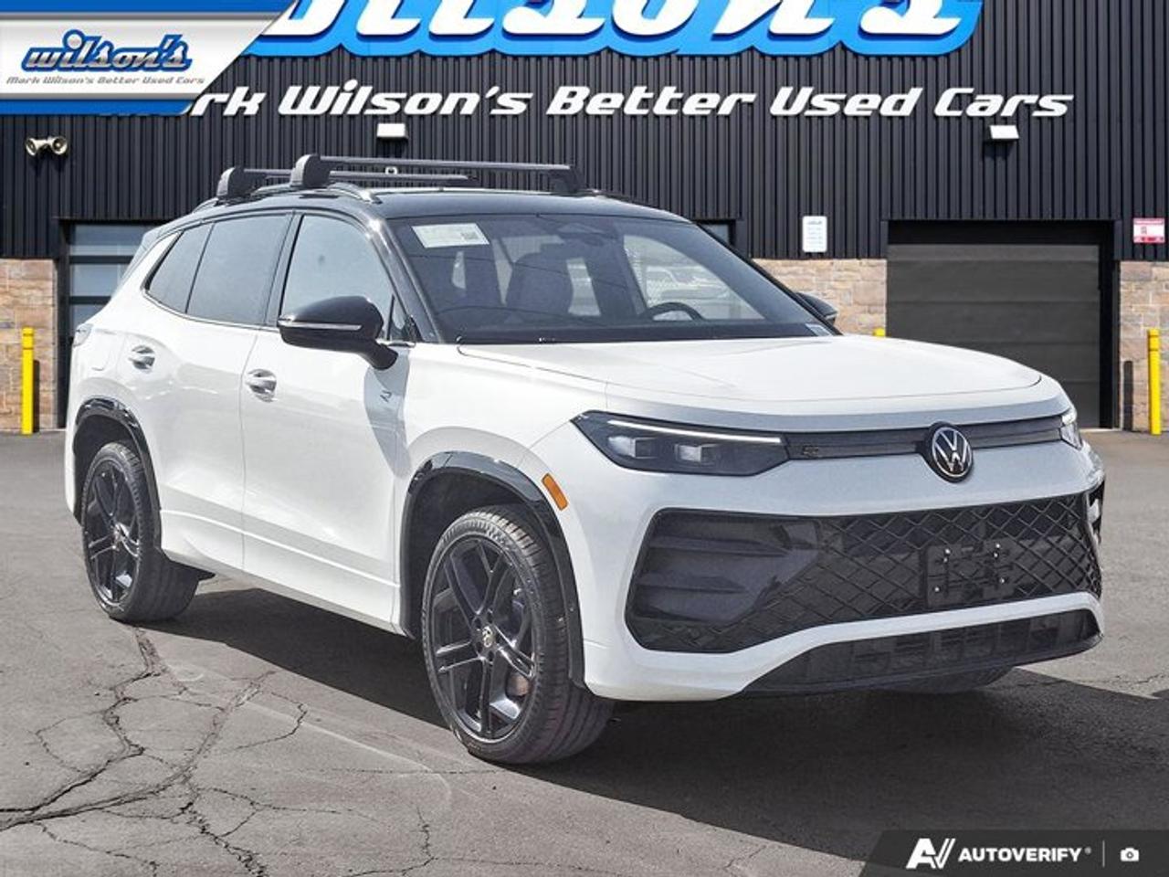 2026 Volkswagen Tiguan Comfortline R-Line Black Edition AWD | Leather | Sunroof | Heated Wheel + Seats | and More ! Photo