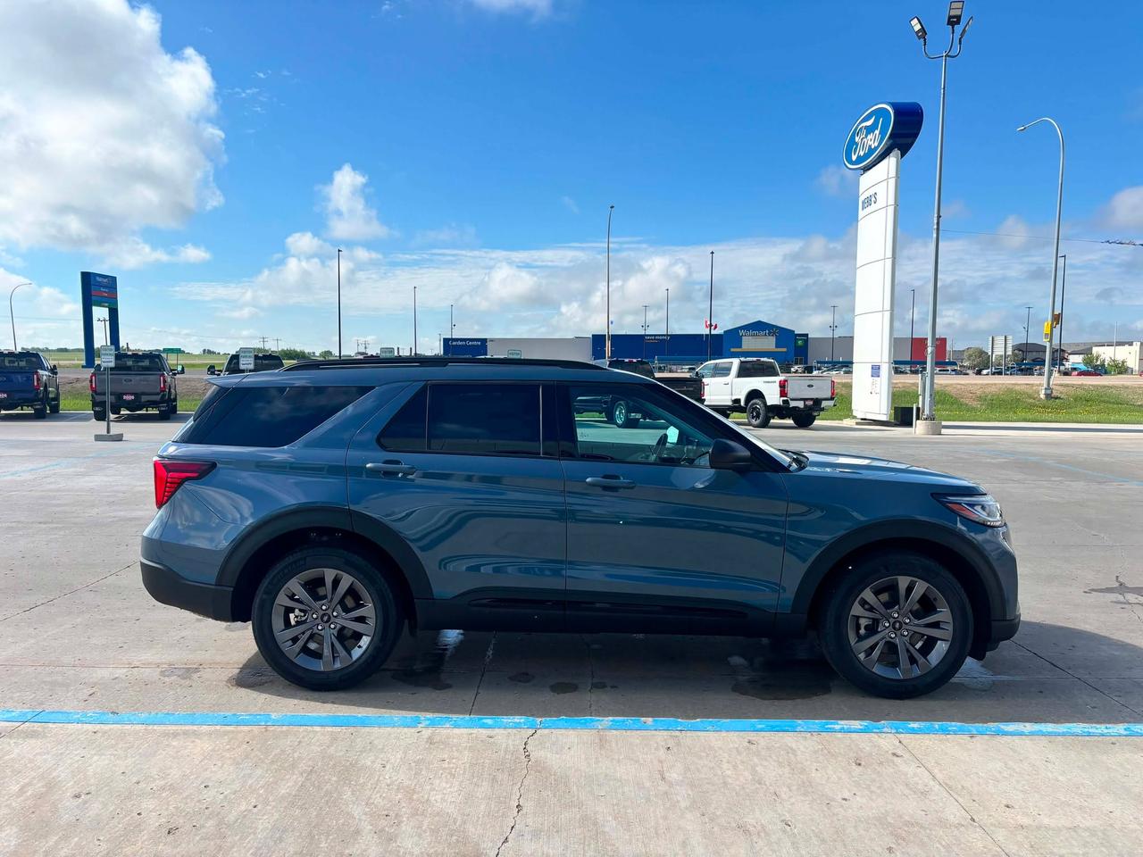 2026 Ford Explorer Active w/200A Pkg 4WD Photo2