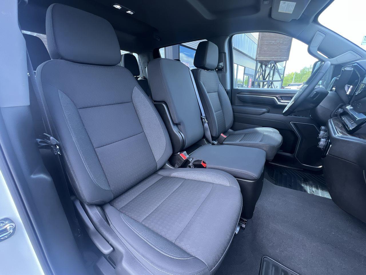 2025 Chevrolet Silverado 2500 HD LT 4X4, HEATED FRONT SEATS, NAV, CRUISE CONTROL, SIRIUS XM, BACK UP CAM!! Photo
