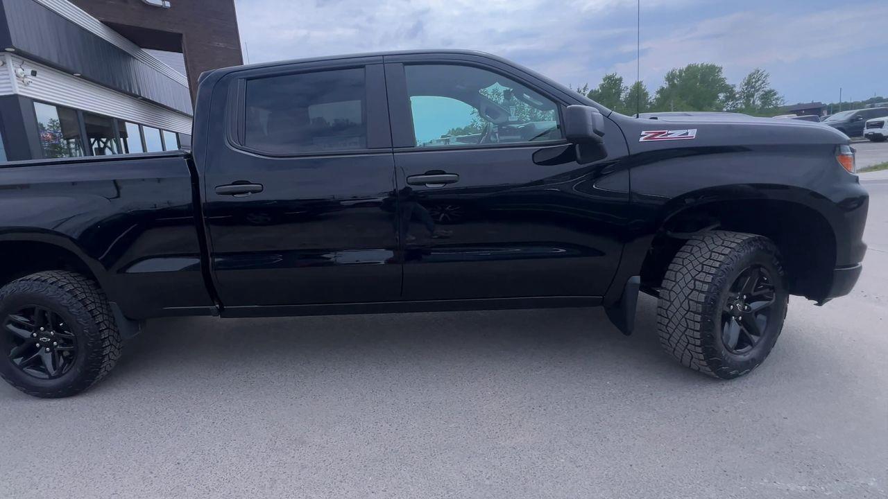 2024 Chevrolet Silverado 1500 Custom Trail Boss 4X4, REMOTE START, CRUISE CONTROL, SIRIUS XM, BACK UP CAM!! Photo
