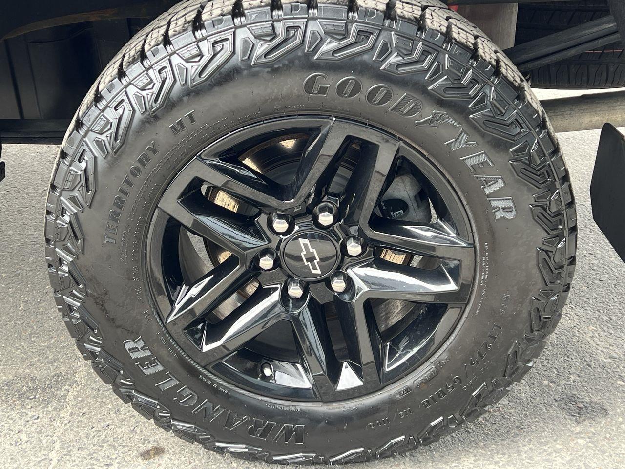 2024 Chevrolet Silverado 1500 Custom Trail Boss 4X4, REMOTE START, CRUISE CONTROL, SIRIUS XM, BACK UP CAM!! Photo