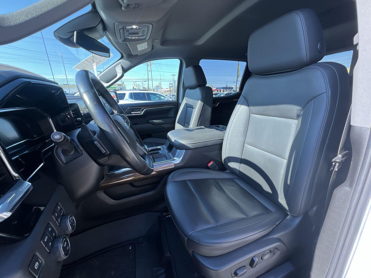 2024 Chevrolet Silverado 1500 RST 4X4, REMOTE START, HEATED FRONT SEATS, SIRIUS XM, CRUISE CONTROL, BACK UP CAM!! Photo