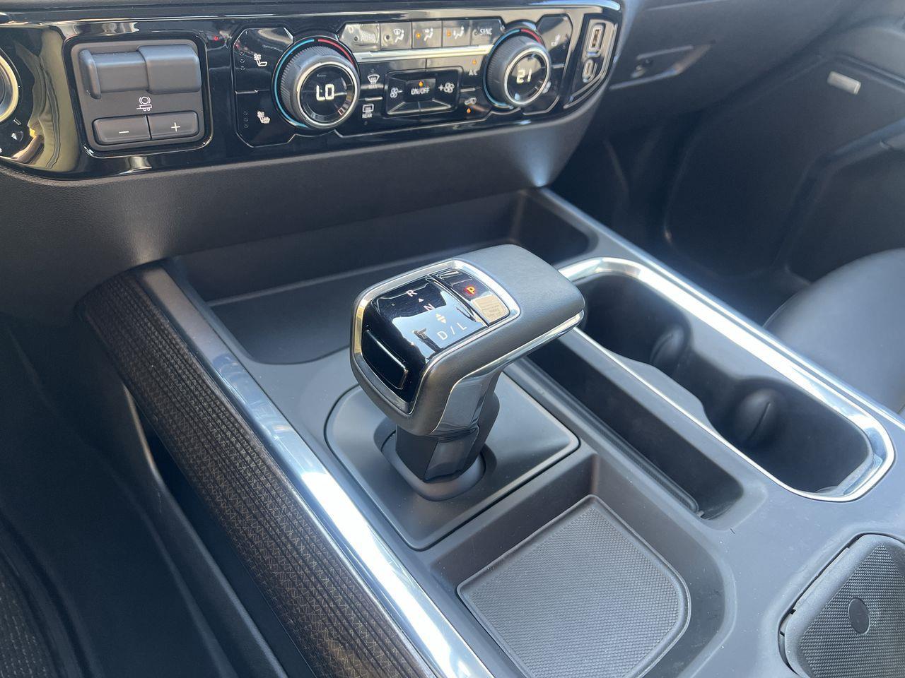 2024 Chevrolet Silverado 1500 RST 4X4, REMOTE START, HEATED FRONT SEATS, SIRIUS XM, CRUISE CONTROL, BACK UP CAM!! Photo