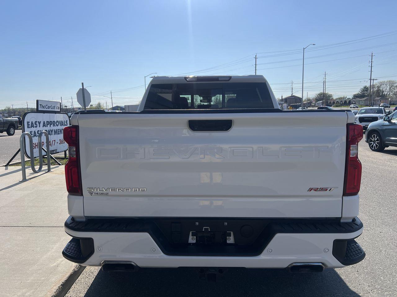 2024 Chevrolet Silverado 1500 RST 4X4, REMOTE START, HEATED FRONT SEATS, SIRIUS XM, CRUISE CONTROL, BACK UP CAM!! Photo