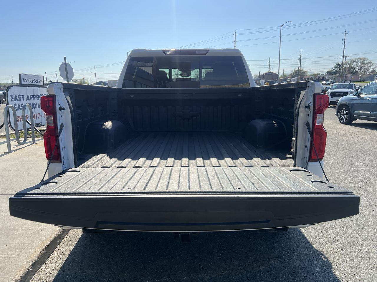 2024 Chevrolet Silverado 1500 RST 4X4, REMOTE START, HEATED FRONT SEATS, SIRIUS XM, CRUISE CONTROL, BACK UP CAM!! Photo