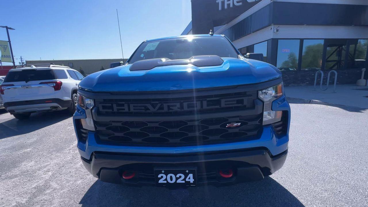 2024 Chevrolet Silverado 1500 Custom Trail Boss 4X4, 6 PASSENGER, SIRIUS XM, BACK UP CAMERA, POWER TAILGATE!! Photo
