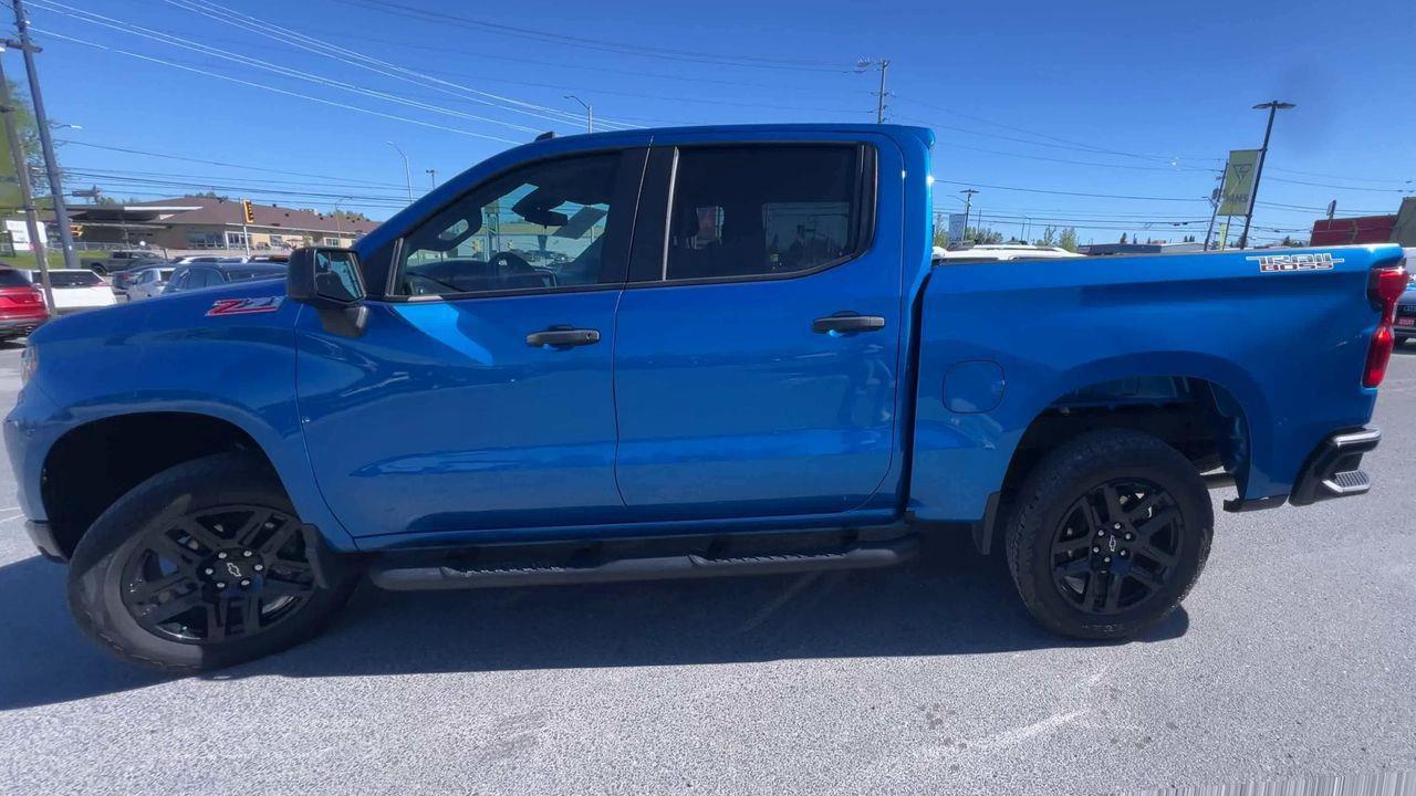 2024 Chevrolet Silverado 1500 Custom Trail Boss 4X4, 6 PASSENGER, SIRIUS XM, BACK UP CAMERA, POWER TAILGATE!! Photo4