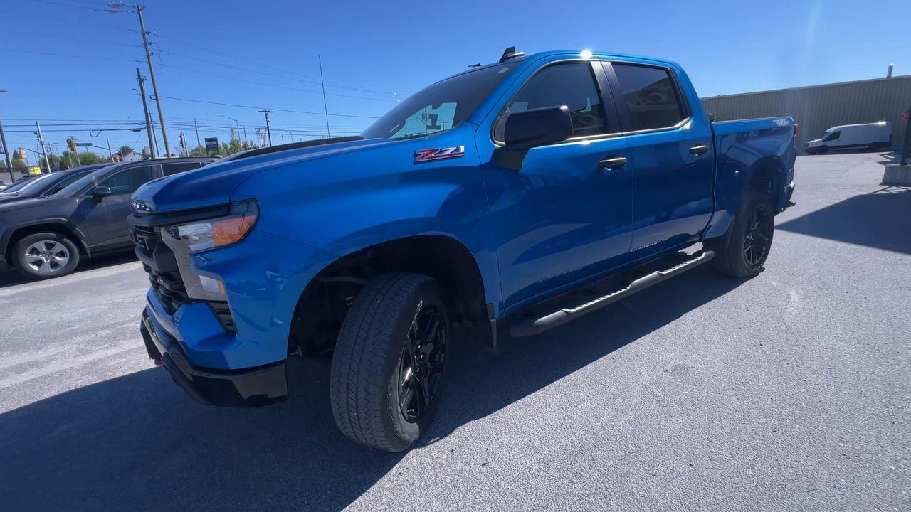 2024 Chevrolet Silverado 1500 Custom Trail Boss 4X4, 6 PASSENGER, SIRIUS XM, BACK UP CAMERA, POWER TAILGATE!! Photo
