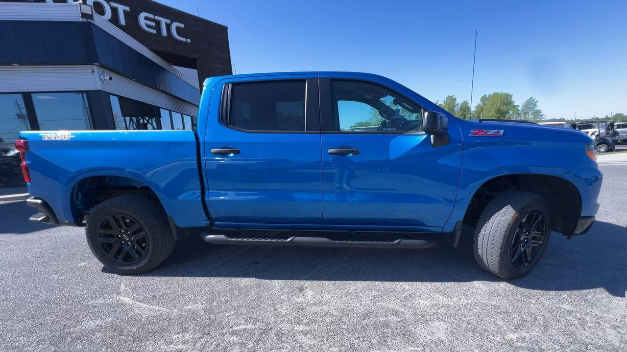 2024 Chevrolet Silverado 1500 Custom Trail Boss 4X4, 6 PASSENGER, SIRIUS XM, BACK UP CAMERA, POWER TAILGATE!! Photo