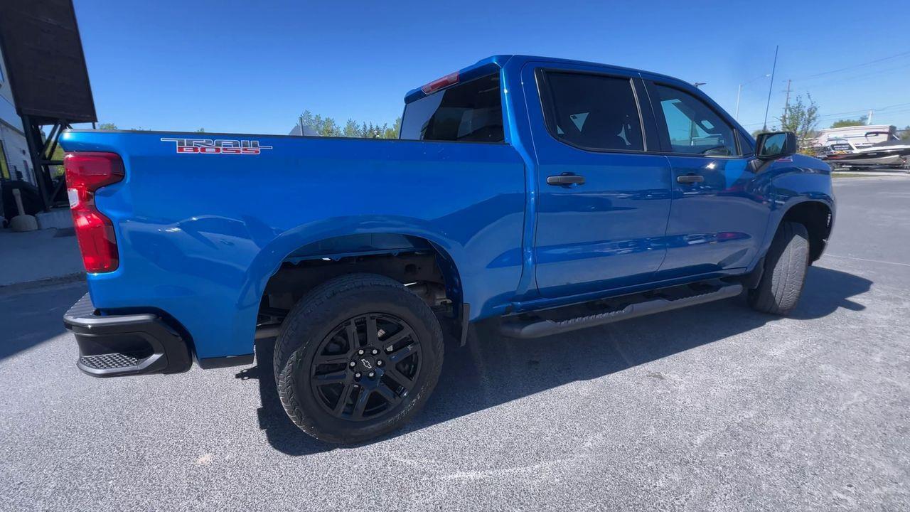 2024 Chevrolet Silverado 1500 Custom Trail Boss 4X4, 6 PASSENGER, SIRIUS XM, BACK UP CAMERA, POWER TAILGATE!! Photo