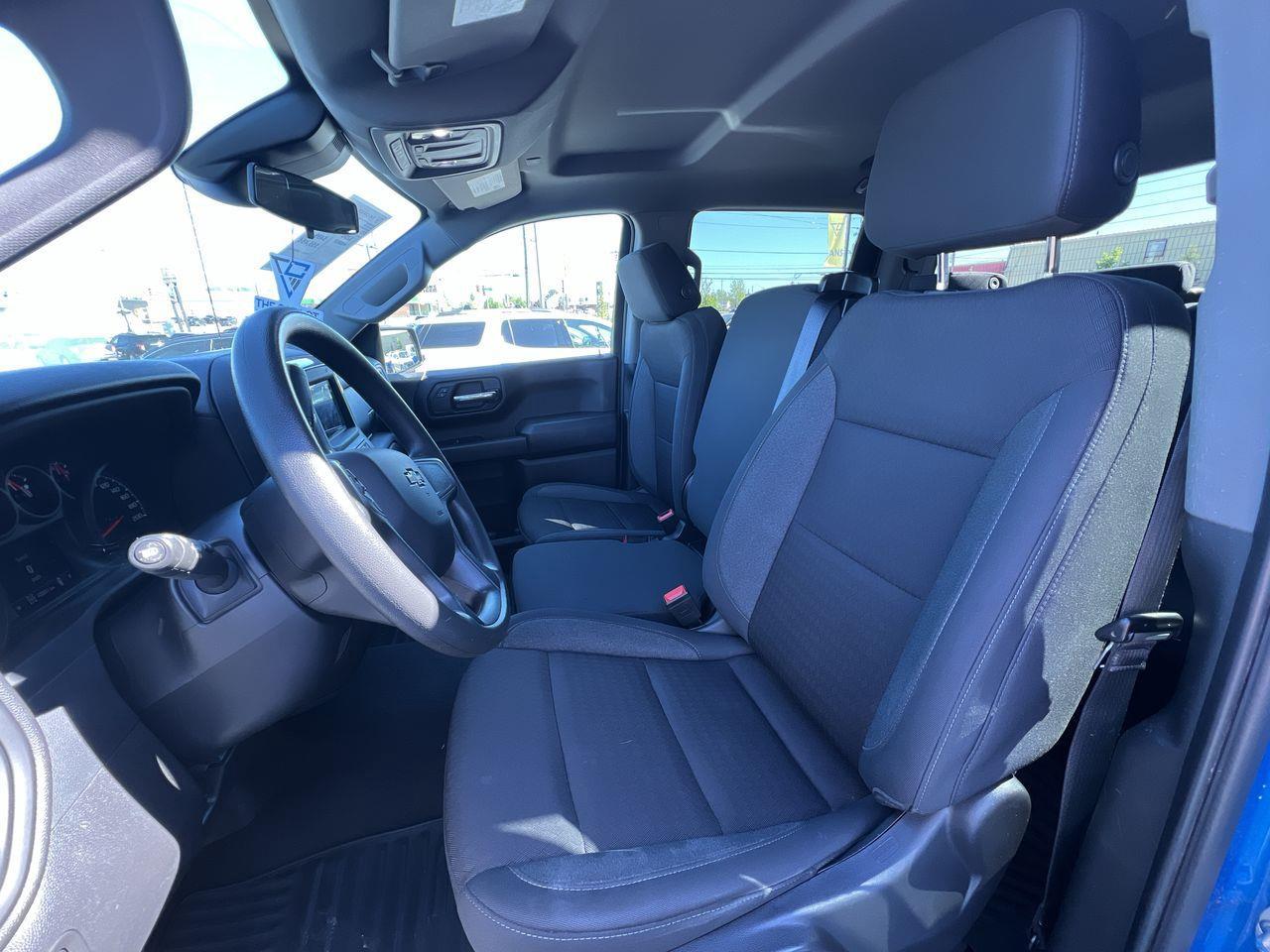 2024 Chevrolet Silverado 1500 Custom Trail Boss 4X4, 6 PASSENGER, SIRIUS XM, BACK UP CAMERA, POWER TAILGATE!! Photo