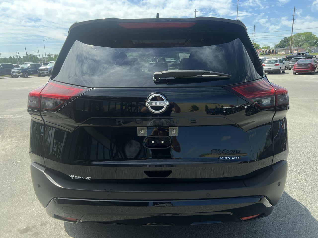 2023 Nissan Rogue SV Midnight Edition AWD, REMOTE START, HEATED FRONT SEATS, CRUISE CONTROL, MOONROOF, SIRIUS XM, BACK UP CAM!! Photo