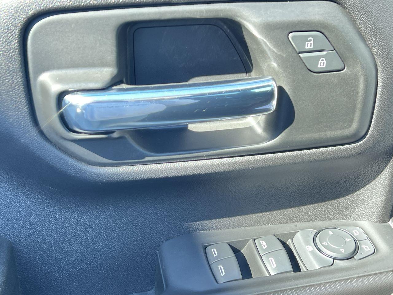 2024 GMC Sierra 1500 Pro 4X4, 6 PASSENGER, BACK UP CAMERA, CRUISE CONTROL, REAR DEFROST!! Photo