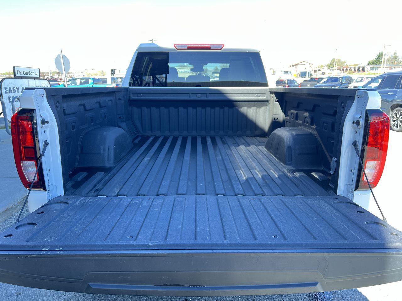 2024 GMC Sierra 1500 Pro 4X4, 6 PASSENGER, BACK UP CAMERA, CRUISE CONTROL, REAR DEFROST!! Photo
