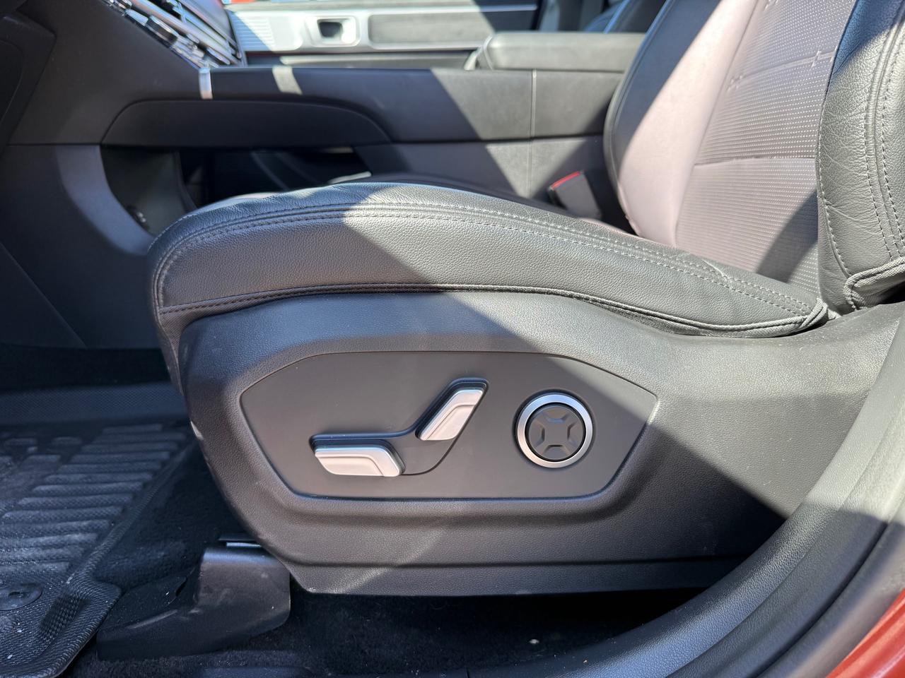 2024 Hyundai Santa Fe Luxury NAV! Sunroof! Leather! 7Pass! Photo