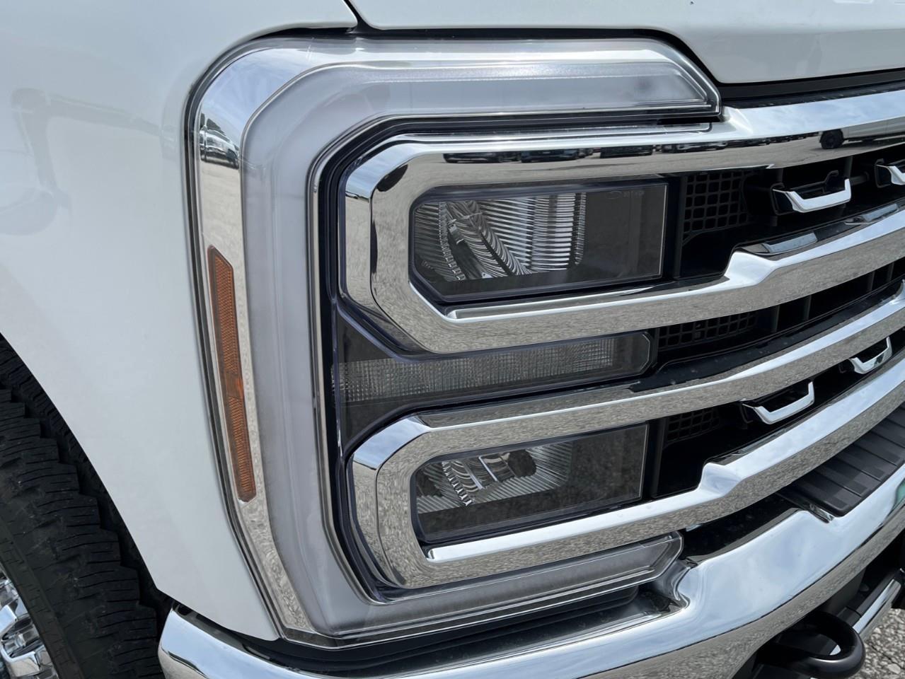 2026 Ford F-250 LARIAT Photo