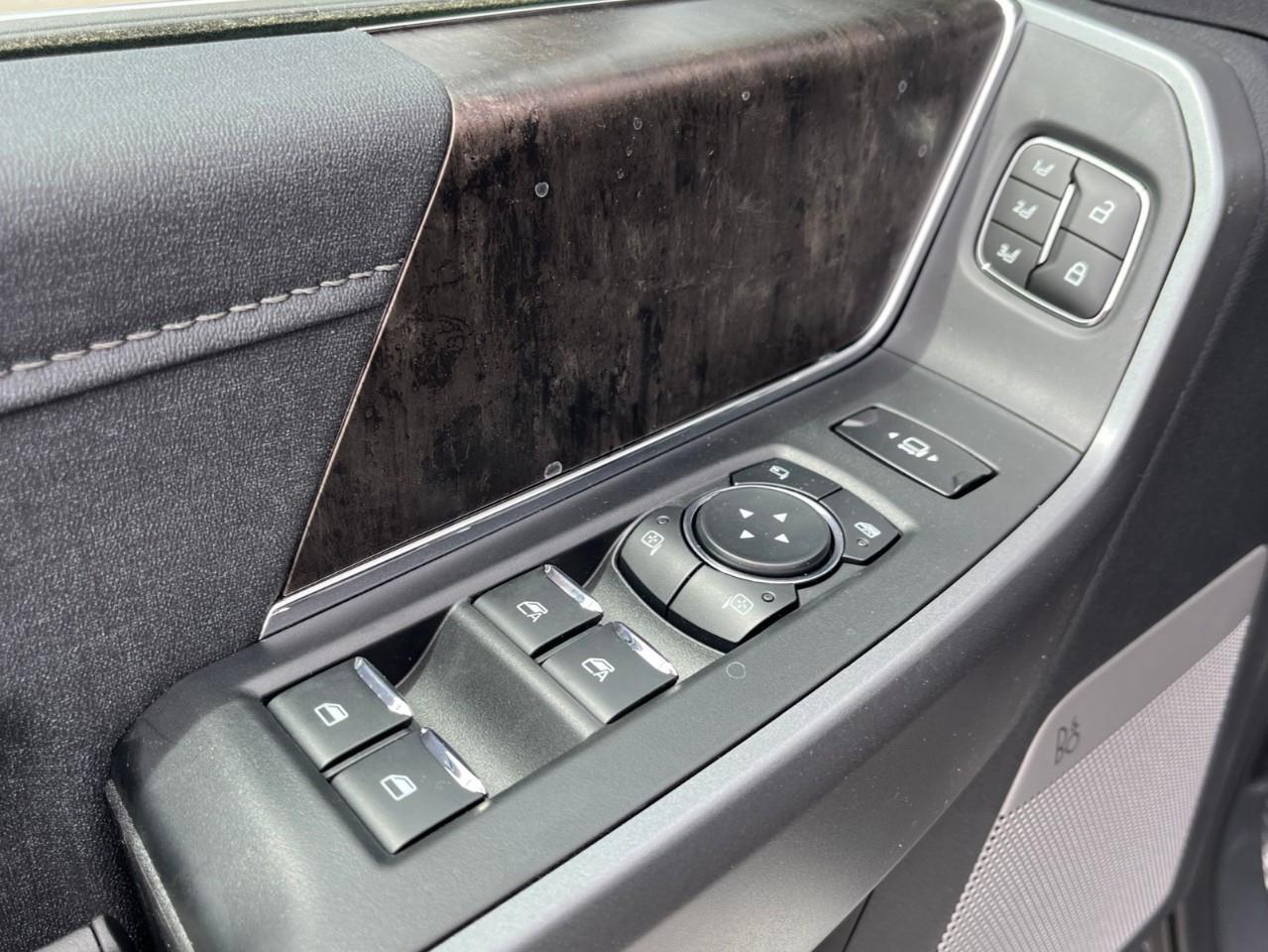 2026 Ford F-250 LARIAT Photo