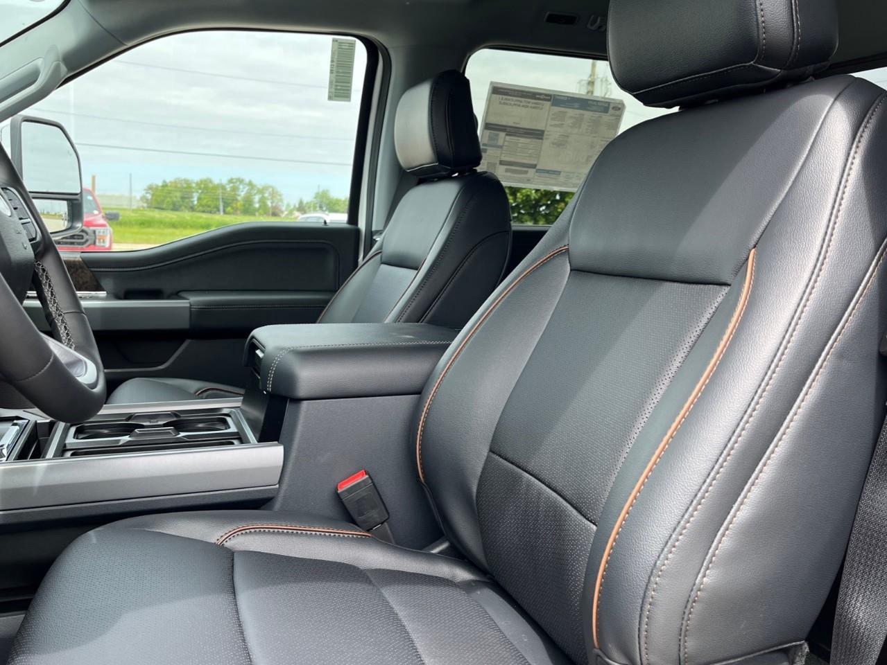 2026 Ford F-250 LARIAT Photo