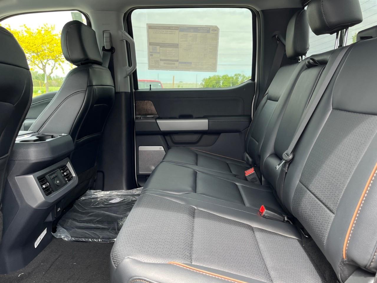 2026 Ford F-250 LARIAT Photo
