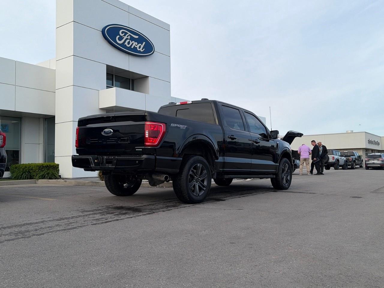 2023 Ford F-150 XLT 4WD SuperCrew 5.5' Box Photo2